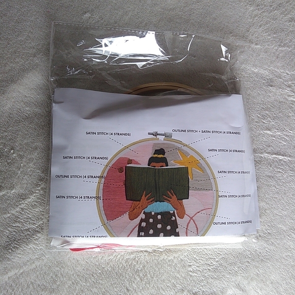 Hobbry Embroidery Kit "All Booked Up" - Picture 4 of 5